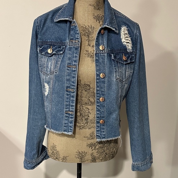 Ci Sono denim collection, distressed blue denim cropped jean jacket size medium - Picture 2 of 9